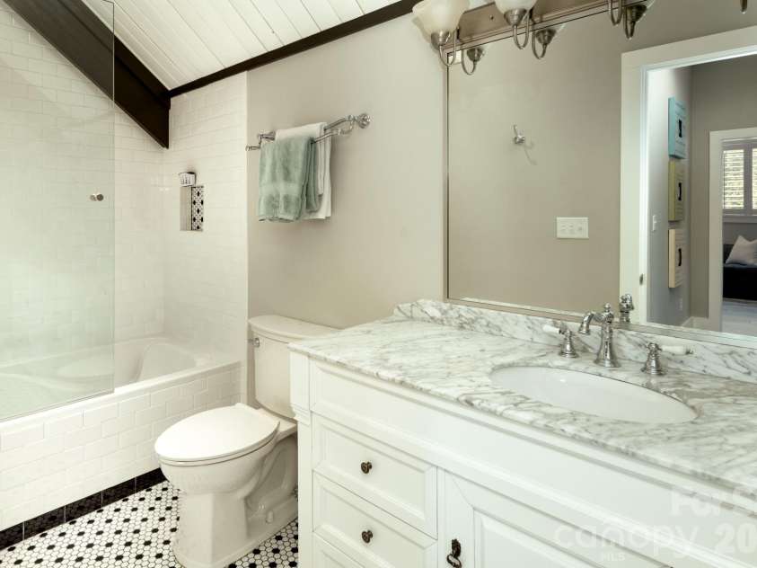 20 Waterford Lakes Drive, Fletcher, NC 28732.  MLS# CAR4361440, YatesRealty ID 15738. 