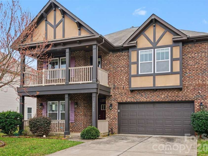 10916 Tower Oak Drive, Charlotte, NC 28269.  MLS# CAR4352118, YatesRealty ID 15739. 