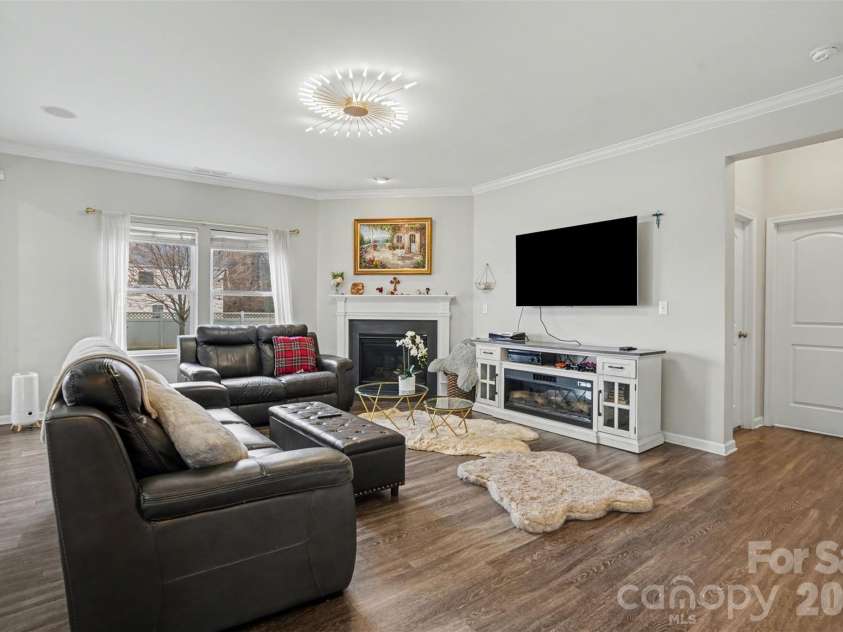 10916 Tower Oak Drive, Charlotte, NC 28269.  MLS# CAR4352118, YatesRealty ID 15739. 