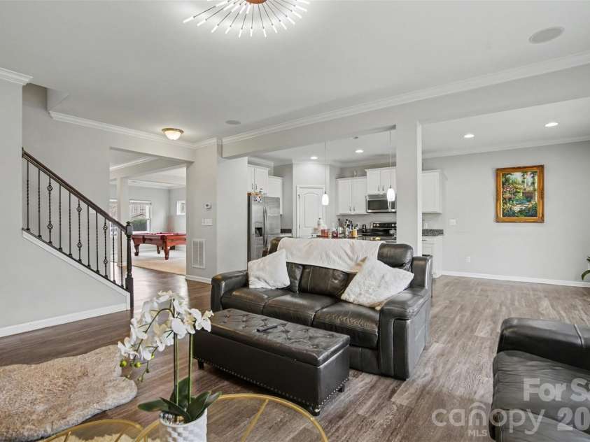 10916 Tower Oak Drive, Charlotte, NC 28269.  MLS# CAR4352118, YatesRealty ID 15739. 