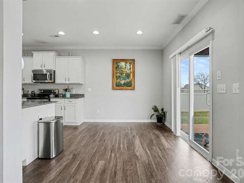 10916 Tower Oak Drive, Charlotte, NC 28269.  MLS# CAR4352118, YatesRealty ID 15739. 