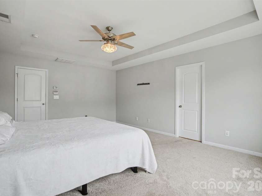 10916 Tower Oak Drive, Charlotte, NC 28269.  MLS# CAR4352118, YatesRealty ID 15739. 