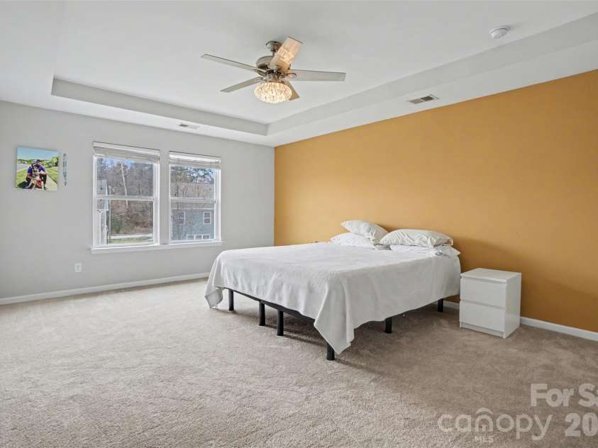 10916 Tower Oak Drive, Charlotte, NC 28269.  MLS# CAR4352118, YatesRealty ID 15739. 
