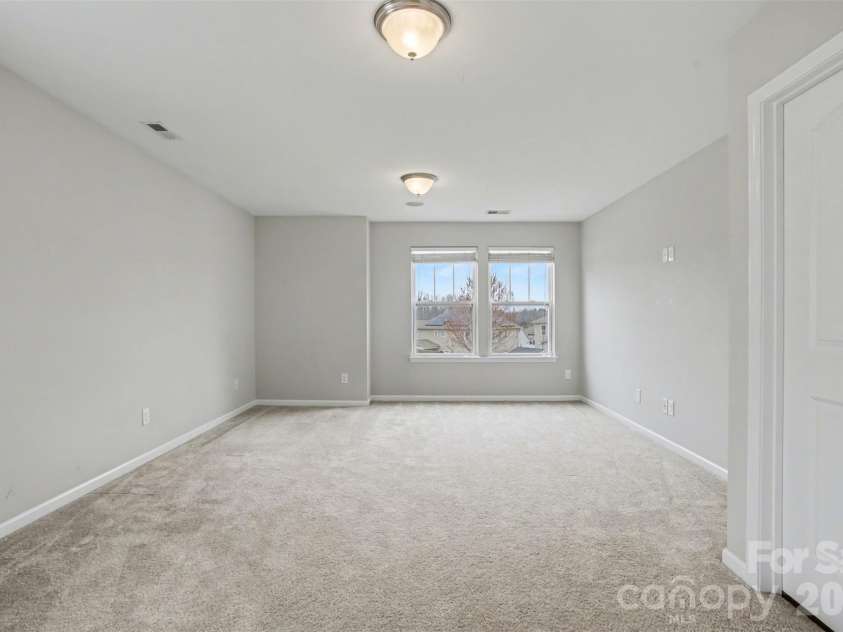 10916 Tower Oak Drive, Charlotte, NC 28269.  MLS# CAR4352118, YatesRealty ID 15739. 