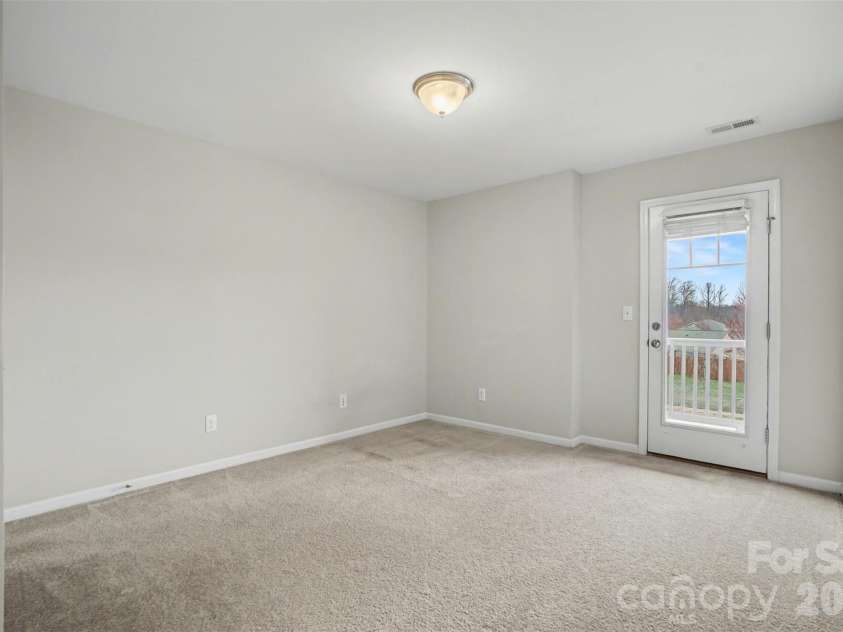 10916 Tower Oak Drive, Charlotte, NC 28269.  MLS# CAR4352118, YatesRealty ID 15739. 