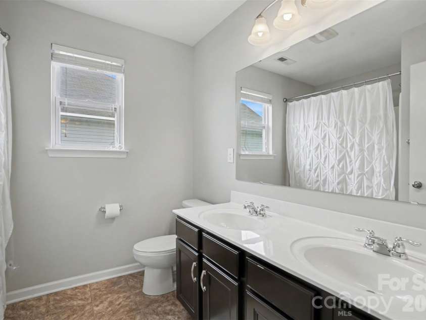 10916 Tower Oak Drive, Charlotte, NC 28269.  MLS# CAR4352118, YatesRealty ID 15739. 