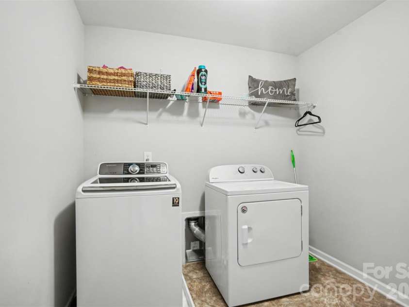 10916 Tower Oak Drive, Charlotte, NC 28269.  MLS# CAR4352118, YatesRealty ID 15739. 