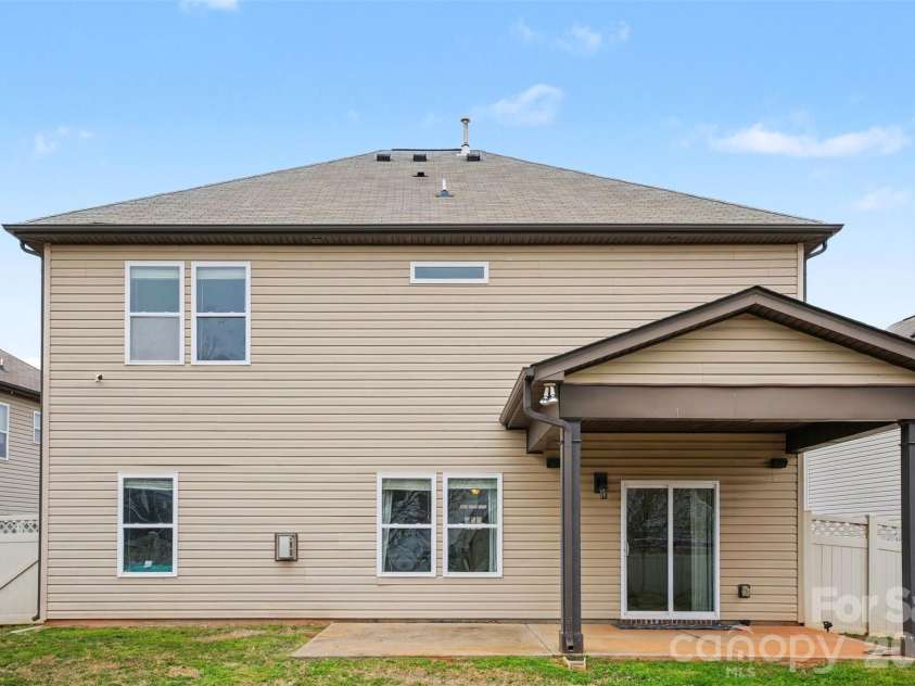 10916 Tower Oak Drive, Charlotte, NC 28269.  MLS# CAR4352118, YatesRealty ID 15739. 