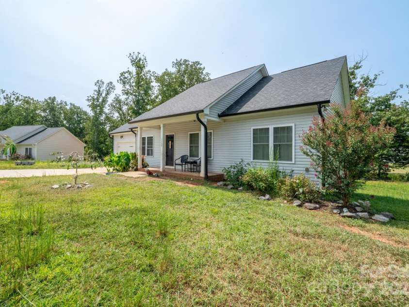 1700 Ivey Court, Maiden, NC 28650.  MLS# CAR4234584, YatesRealty ID 15740. 