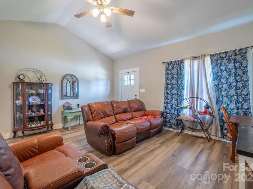 1700 Ivey Court, Maiden, NC 28650.  MLS# CAR4234584, YatesRealty ID 15740. 