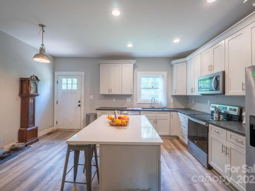 1700 Ivey Court, Maiden, NC 28650.  MLS# CAR4234584, YatesRealty ID 15740. 