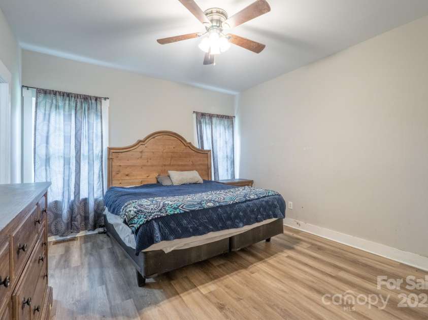 1700 Ivey Court, Maiden, NC 28650.  MLS# CAR4234584, YatesRealty ID 15740. 