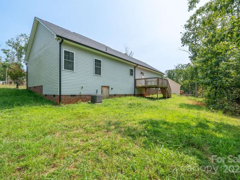 1700 Ivey Court, Maiden, NC 28650.  MLS# CAR4234584, YatesRealty ID 15740. 