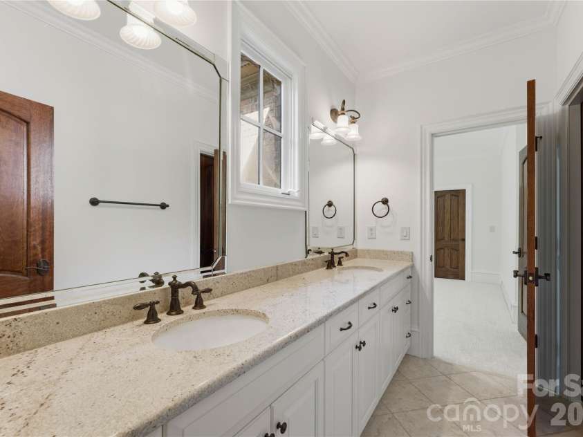 16849 Ashton Oaks Drive, Charlotte, NC 28278.  MLS# CAR4324899, YatesRealty ID 15742. Guest bath #2