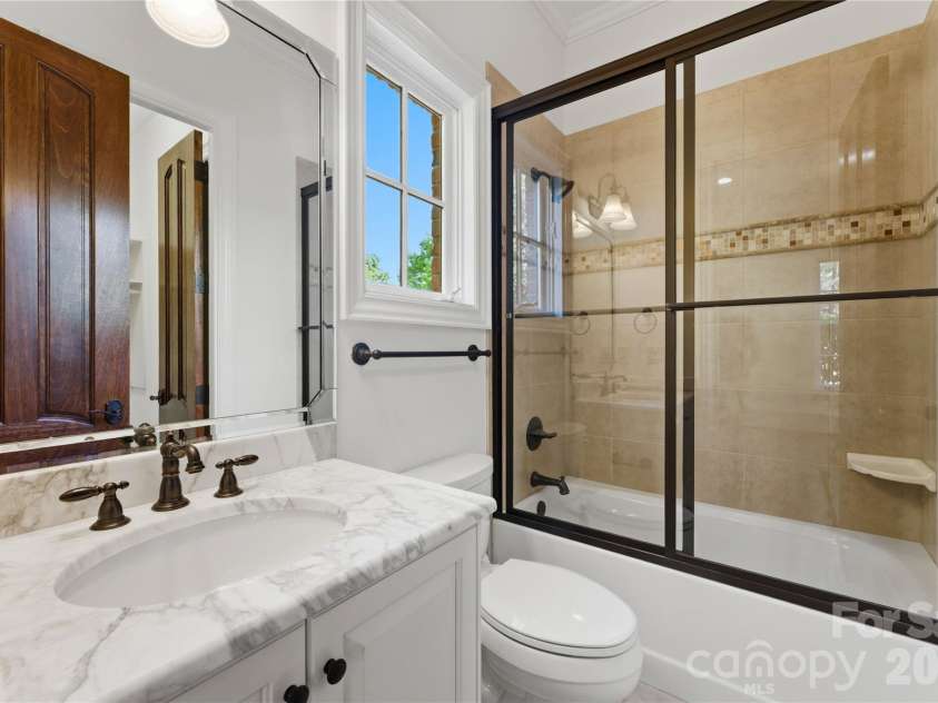 16849 Ashton Oaks Drive, Charlotte, NC 28278.  MLS# CAR4324899, YatesRealty ID 15742. Private full bath for main level guest bedroom.