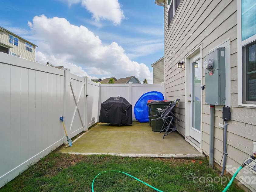 6037 Chelsea Oaks Ridge, Tega Cay, SC 29708.  MLS# CAR4258729, YatesRealty ID 15742. Fenced Patio