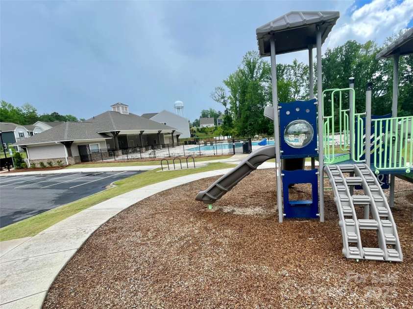 6037 Chelsea Oaks Ridge, Tega Cay, SC 29708.  MLS# CAR4258729, YatesRealty ID 15742. Playground