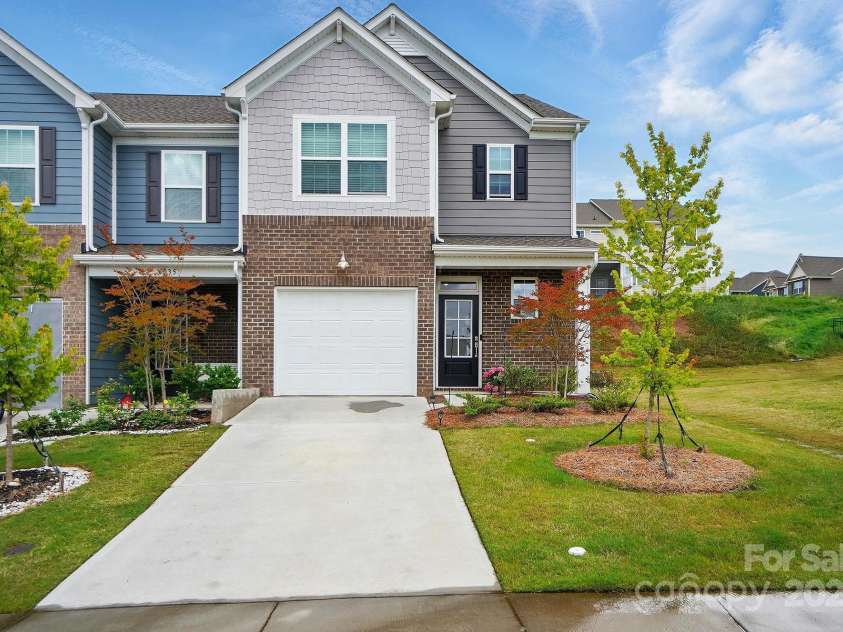6037 Chelsea Oaks Ridge, Tega Cay, SC 29708.  MLS# CAR4258729, YatesRealty ID 15742. Welcome Home!