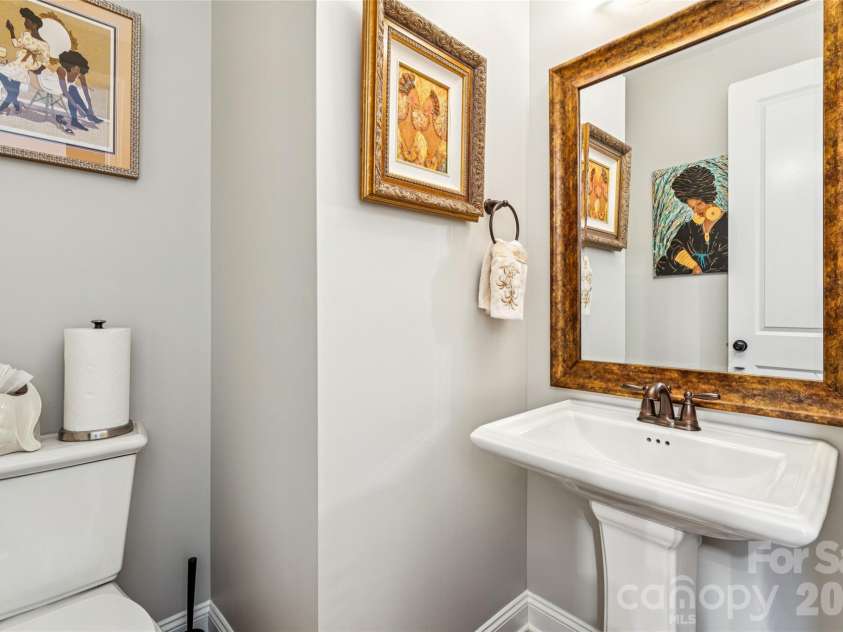 13335 Horned Lark Drive, Charlotte, NC 28278.  MLS# CAR4366538, YatesRealty ID 15743. Main floor half bath. 