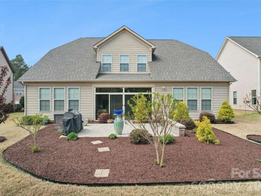 13335 Horned Lark Drive, Charlotte, NC 28278.  MLS# CAR4366538, YatesRealty ID 15743. Manicured, easy maintenance backyard. 