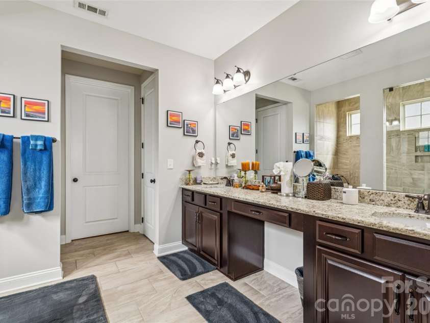 13335 Horned Lark Drive, Charlotte, NC 28278.  MLS# CAR4366538, YatesRealty ID 15743. Master En-suite bath 