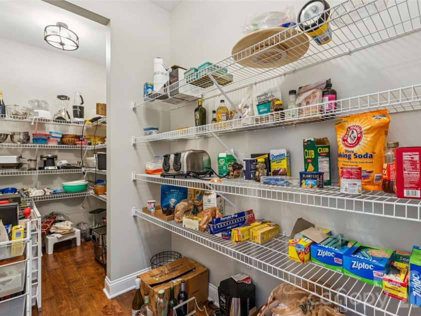 13335 Horned Lark Drive, Charlotte, NC 28278.  MLS# CAR4366538, YatesRealty ID 15743. OVERSIZED Walk-in Pantry.