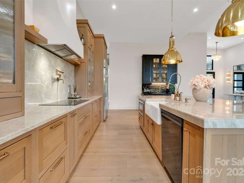 38 Thistle Lane, Fletcher, NC 28732.  MLS# CAR4264594, YatesRealty ID 15743. 