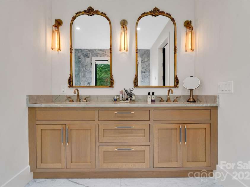 38 Thistle Lane, Fletcher, NC 28732.  MLS# CAR4264594, YatesRealty ID 15743. 