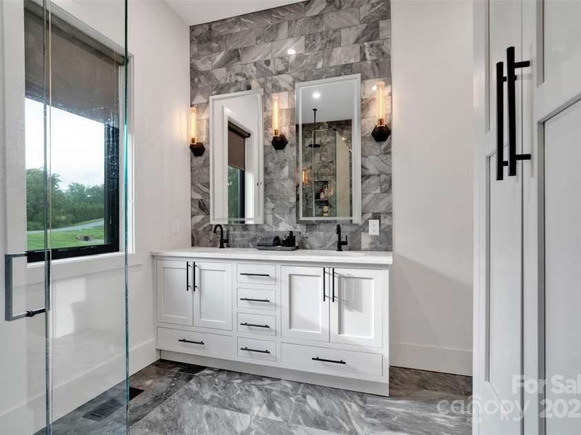 38 Thistle Lane, Fletcher, NC 28732.  MLS# CAR4264594, YatesRealty ID 15743. 