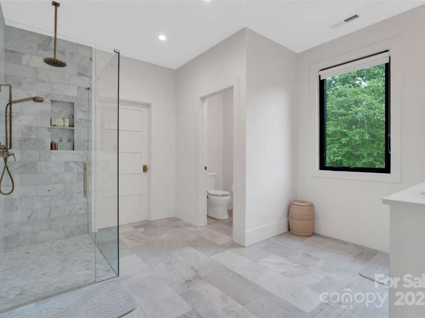 38 Thistle Lane, Fletcher, NC 28732.  MLS# CAR4264594, YatesRealty ID 15743. 