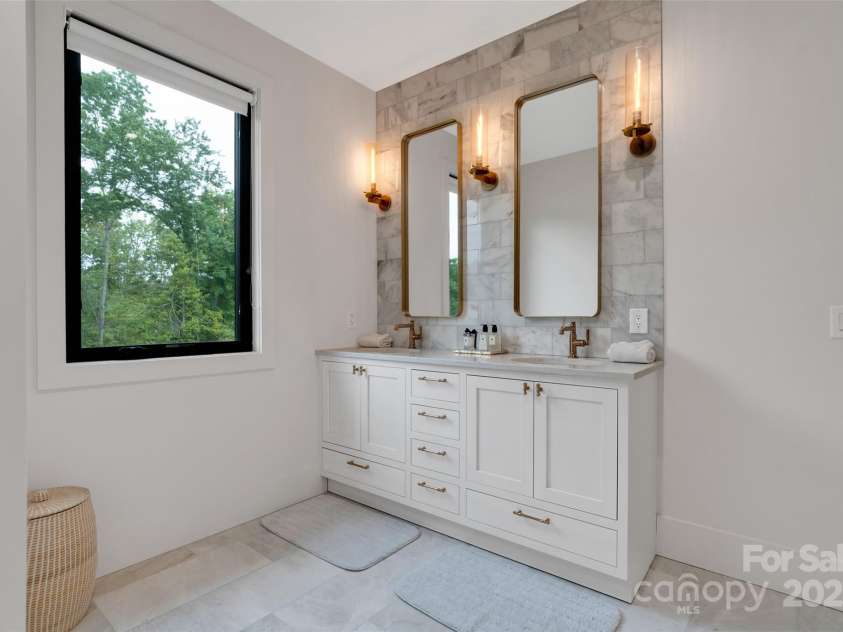 38 Thistle Lane, Fletcher, NC 28732.  MLS# CAR4264594, YatesRealty ID 15743. 