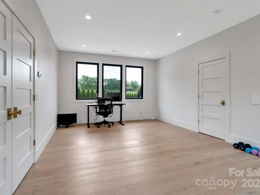 38 Thistle Lane, Fletcher, NC 28732.  MLS# CAR4264594, YatesRealty ID 15743. 