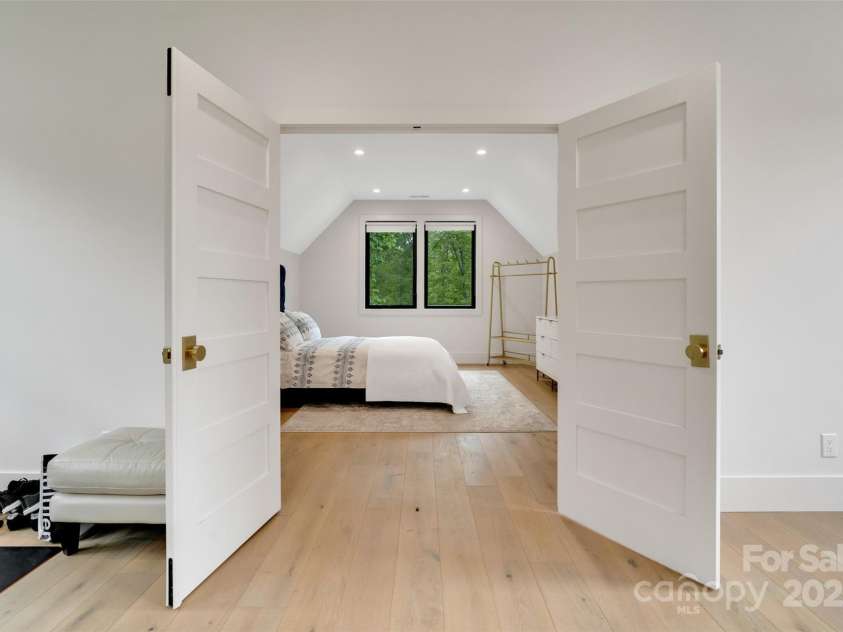 38 Thistle Lane, Fletcher, NC 28732.  MLS# CAR4264594, YatesRealty ID 15743. 