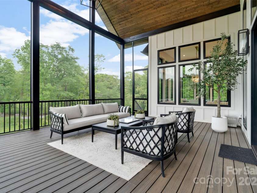 38 Thistle Lane, Fletcher, NC 28732.  MLS# CAR4264594, YatesRealty ID 15743. 