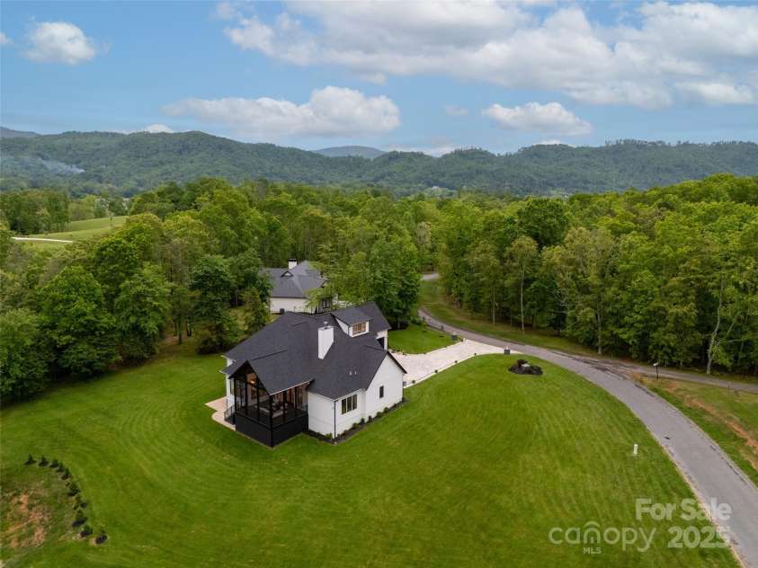 38 Thistle Lane, Fletcher, NC 28732.  MLS# CAR4264594, YatesRealty ID 15743. 