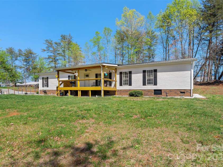 2567 Vein Mountain Road, Nebo, NC 28761.  MLS# CAR4254452, YatesRealty ID 15745. 