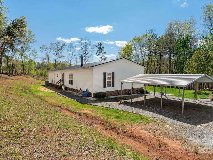 2567 Vein Mountain Road, Nebo, NC 28761.  MLS# CAR4254452, YatesRealty ID 15745. 