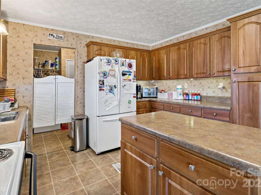 2567 Vein Mountain Road, Nebo, NC 28761.  MLS# CAR4254452, YatesRealty ID 15745. 