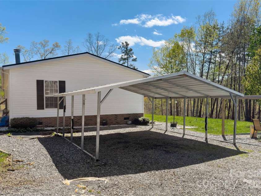 2567 Vein Mountain Road, Nebo, NC 28761.  MLS# CAR4254452, YatesRealty ID 15745. 
