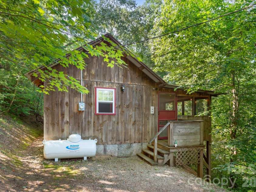 286 Rebel Drive, Hot Springs, NC 28743.  MLS# CAR4364820, YatesRealty ID 15746. 