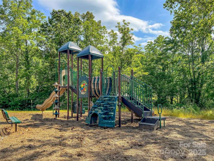 312 Jenna Clare Lane, Asheville, NC 28803.  MLS# CAR4197644, YatesRealty ID 15748. Enjoy Community amenities!