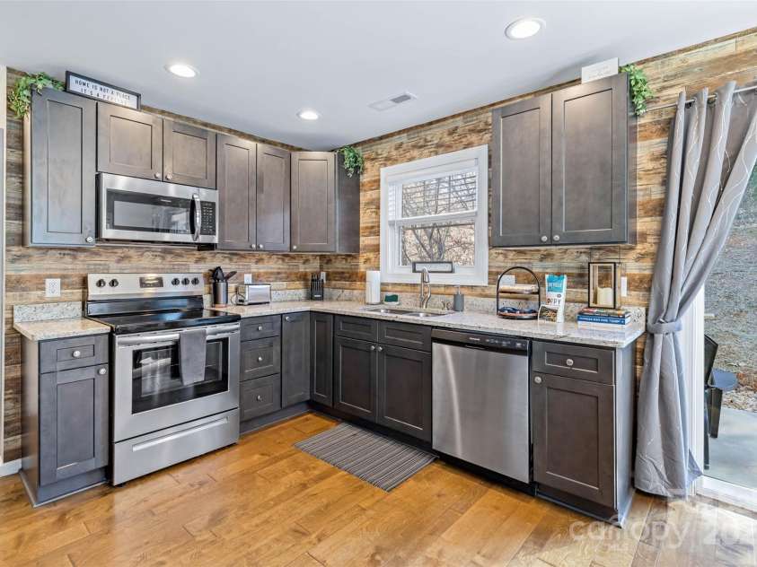 312 Jenna Clare Lane, Asheville, NC 28803.  MLS# CAR4197644, YatesRealty ID 15748. This sleek & sophisticated urban sanctuary is well equipped with quality finishes including granite counters, engineered hardwoods and a finished garage space.