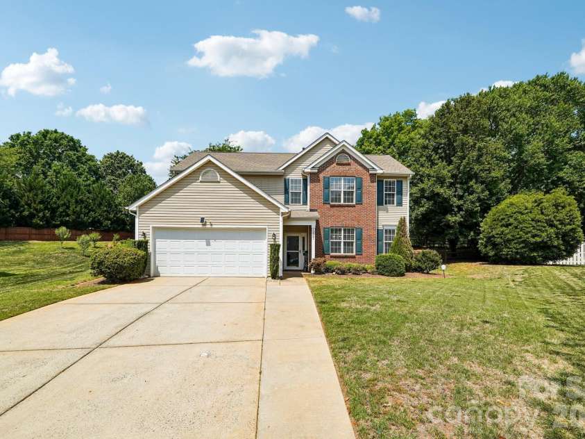 13321 Emerald Branch Lane, Charlotte, NC 28273.  MLS# CAR4373815, YatesRealty ID 15749. 