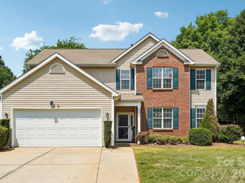 13321 Emerald Branch Lane, Charlotte, NC 28273.  MLS# CAR4373815, YatesRealty ID 15749. 