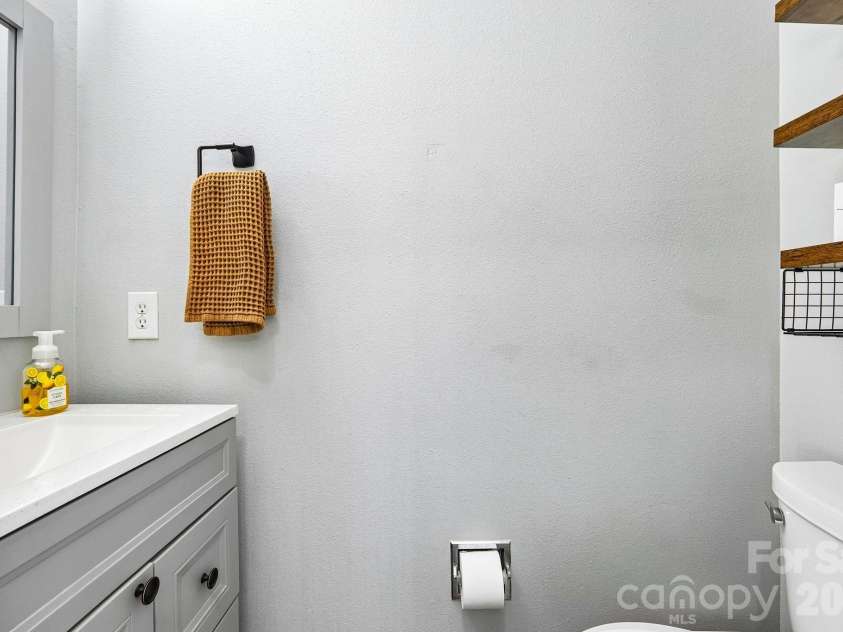 13321 Emerald Branch Lane, Charlotte, NC 28273.  MLS# CAR4373815, YatesRealty ID 15749. 