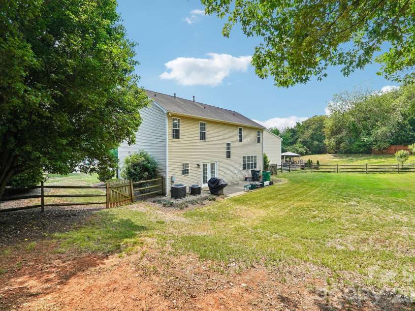 13321 Emerald Branch Lane, Charlotte, NC 28273.  MLS# CAR4373815, YatesRealty ID 15749. 