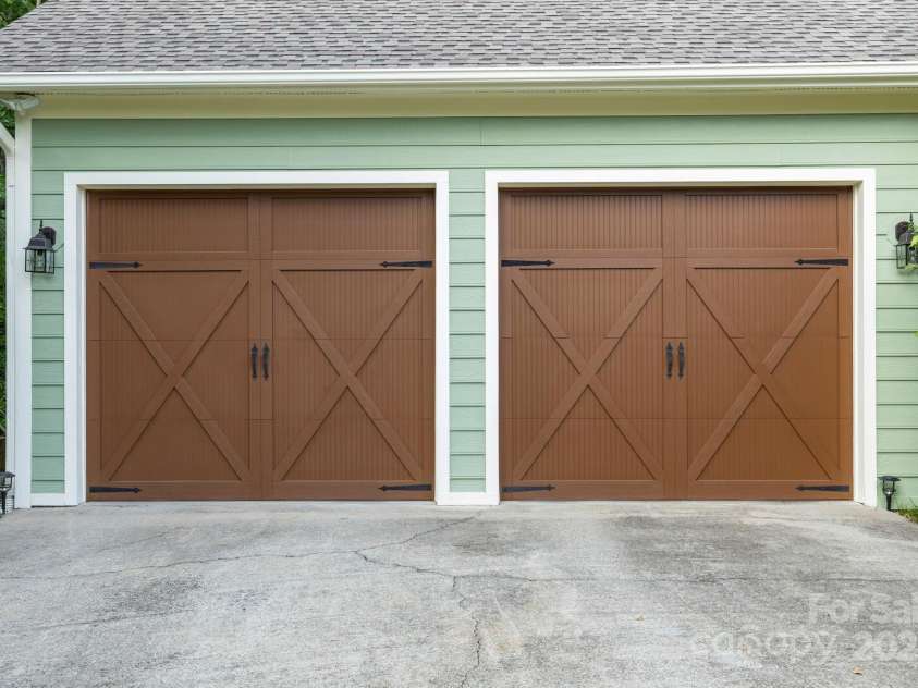 288 Hawks Point Drive, Zirconia, NC 28790.  MLS# CAR4239800, YatesRealty ID 1575. 