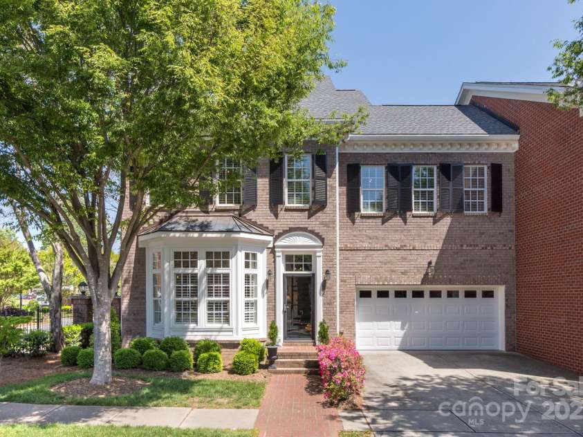 6231 Wakehurst Road, Charlotte, NC 28226.  MLS# CAR4249414, YatesRealty ID 15750. Brick Charmer with architectural details