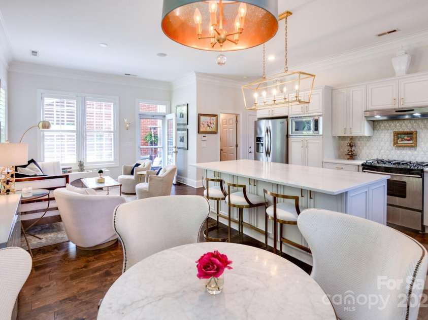 6231 Wakehurst Road, Charlotte, NC 28226.  MLS# CAR4249414, YatesRealty ID 15750. Dream breakfast nook
