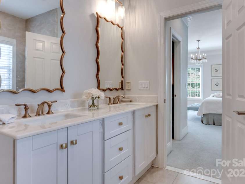 6231 Wakehurst Road, Charlotte, NC 28226.  MLS# CAR4249414, YatesRealty ID 15750. En Suite Primary Bath